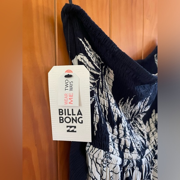 New with tags- Billabong cut out dress with wrap - size small - Picture 4 of 6